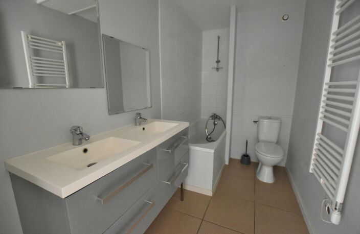 FRANCHEVILLE LE HAUT Appartement de 84 m2 avec 2 chambres, bureau À Vendre — photo 5