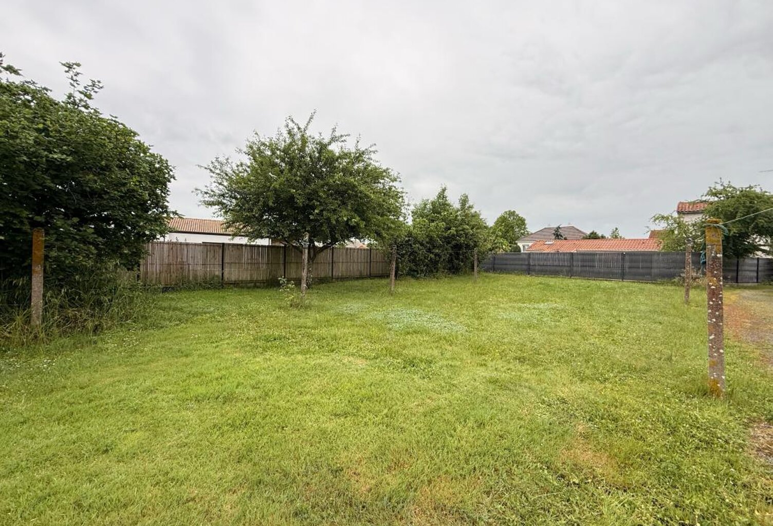 Terrain constructible 417 m2 plein bourg — photo 1