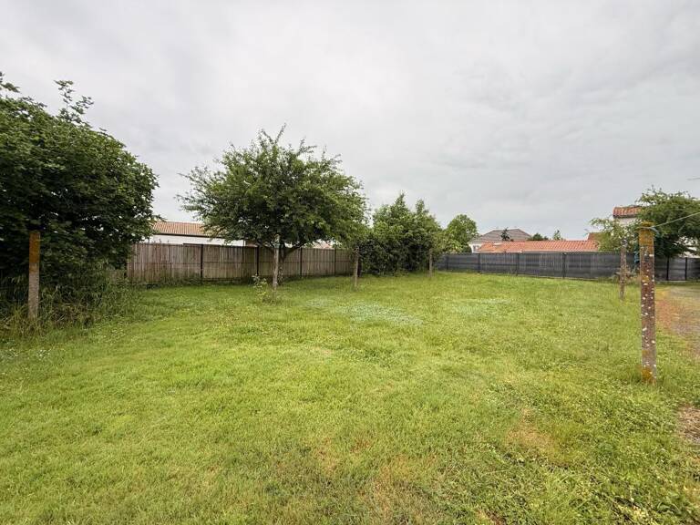 Terrain constructible 417 m2 plein bourg — photo 1