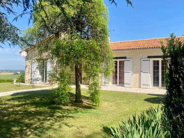 Maison de plain-pied 120 m² terrain arboré 5000 m², Saint-Gelais (79410) — photo du bien