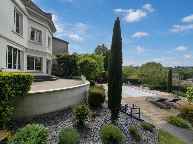 Saint Etienne maison de Maître de 275 m²  5 chambres, avec piscine, dépendance et carport sur 1900m² de terrain — photo 1