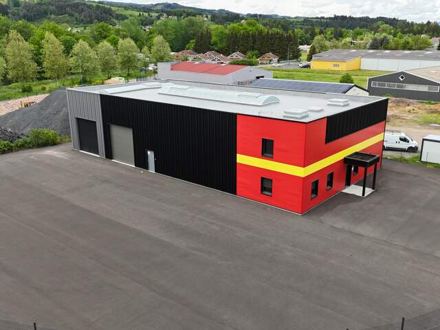 Local industriel 652 m² à Ambert — photo du bien