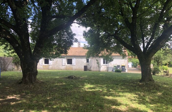 MAISON MEDOCAINE EN PIERRE A RENOVER 3 CHAMBRES GARAGE GRAND — photo 2