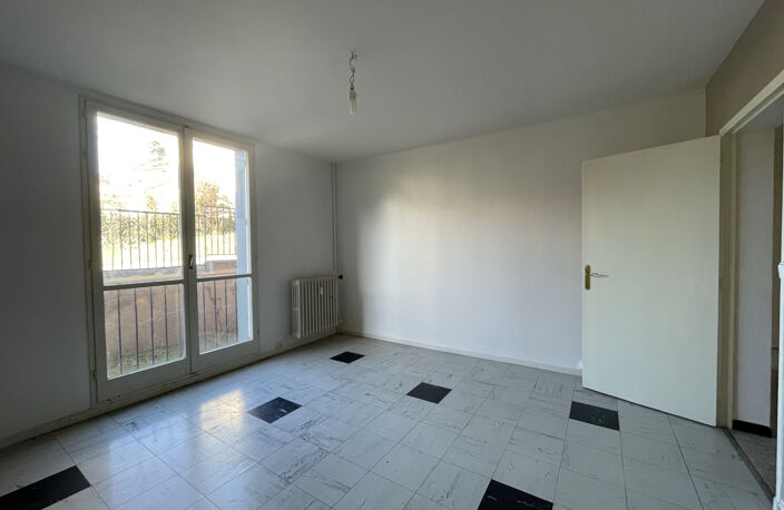DIGNE LES BAINS : Grand T2 — photo 3