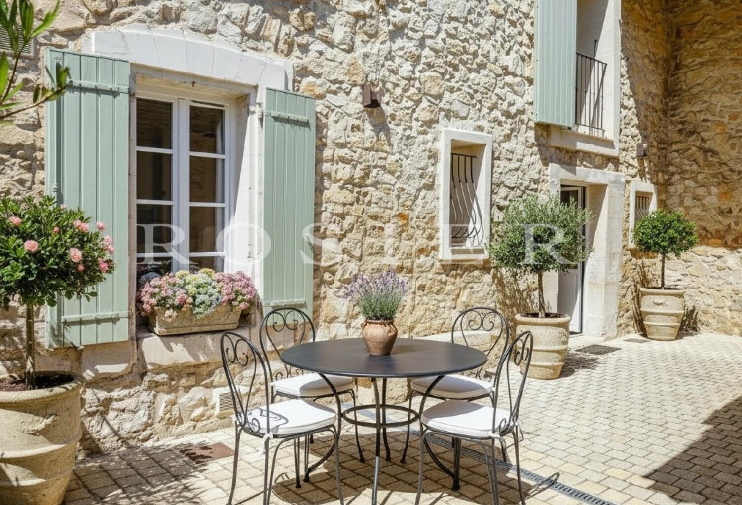 A Pernes les Fontaines - Très belle maison de ville de plus de 2 — photo 1