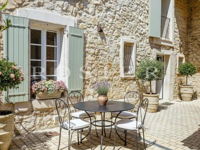 A Pernes les Fontaines - Très belle maison de ville de plus de 2 — photo du bien