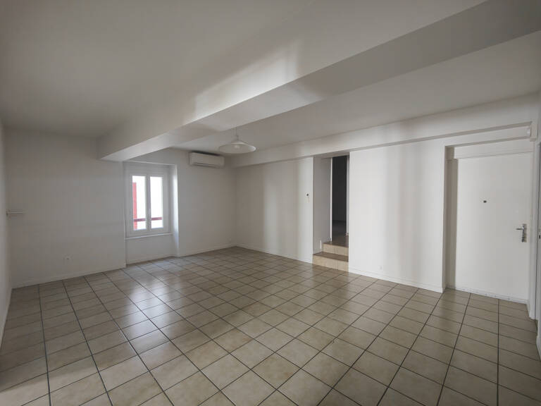 hyper centre de Saint-Palais, T3 de 83 m2 au 1er étage — photo 1