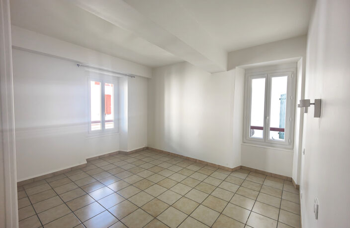 hyper centre de Saint-Palais, T3 de 83 m2 au 1er étage — photo 4
