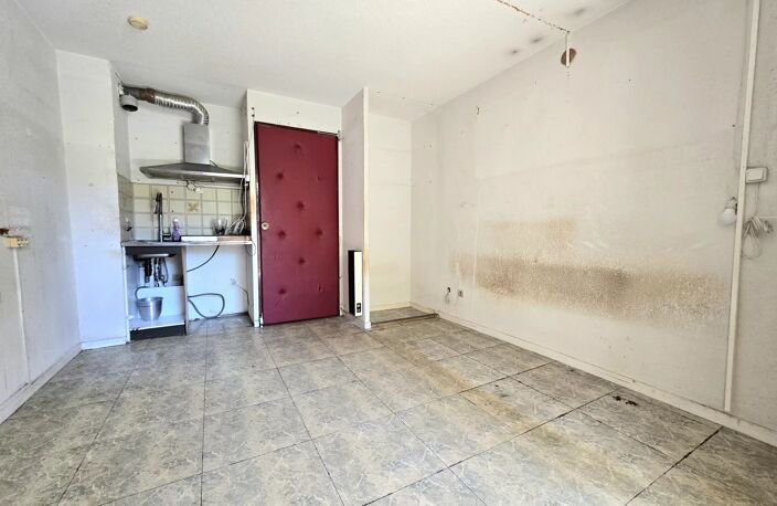 STUDIO CABINE AVEC LOGGIA À RÉNOVER PROCHE DES PLAGES — photo 3