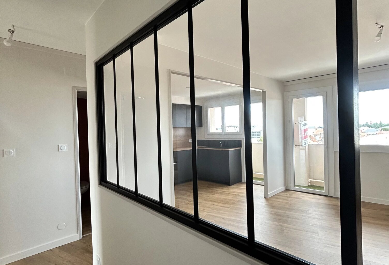 SUPERBE T3 ENTIÈREMENT REFAIT À NEUF AVEC ASCENSEUR, BALCON & VUE PYRÉNÉES — photo 1