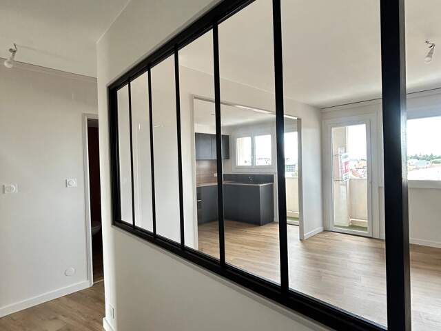 SUPERBE T3 ENTIÈREMENT REFAIT À NEUF AVEC ASCENSEUR, BALCON & VUE PYRÉNÉES — photo du bien