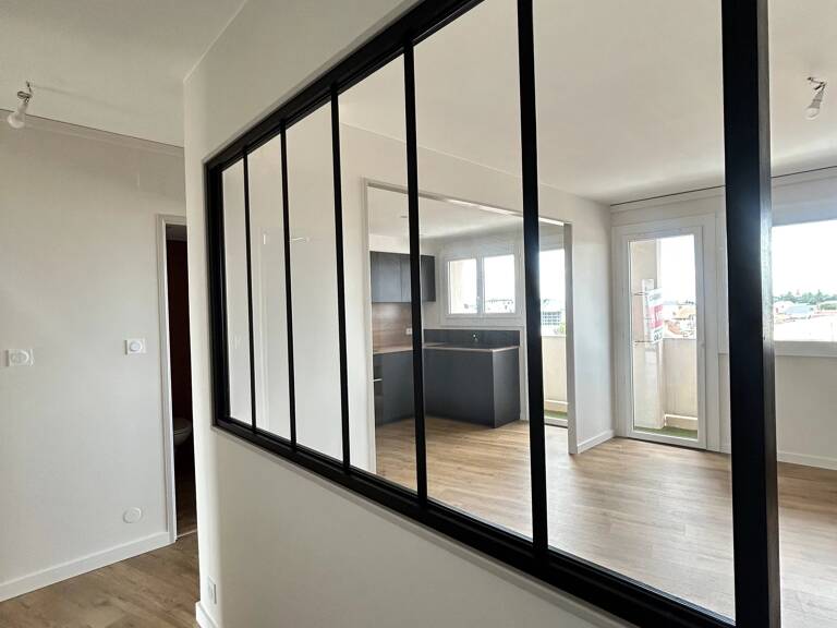SUPERBE T3 ENTIÈREMENT REFAIT À NEUF AVEC ASCENSEUR, BALCON & VUE PYRÉNÉES — photo 1
