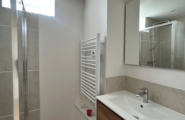 SUPERBE T3 ENTIÈREMENT REFAIT À NEUF AVEC ASCENSEUR, BALCON & VUE PYRÉNÉES — photo 4