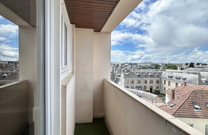 SUPERBE T3 ENTIÈREMENT REFAIT À NEUF AVEC ASCENSEUR, BALCON & VUE PYRÉNÉES — photo 5