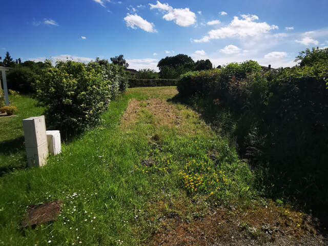 Terrain à bâtir de 1 074m2, entièrement viabilisé, à Ladevèz — photo du bien
