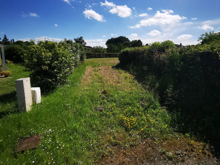 Terrain à bâtir de 1 074m2, entièrement viabilisé, à Ladevèz — photo 1