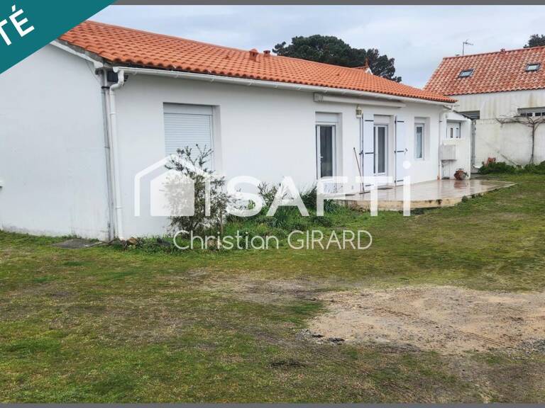 A l'Epine, je vous invite à visiter cette maison de 85 m2 environ, dans une propriété de 551m2 à deux cents mètres de la plage. — photo 1