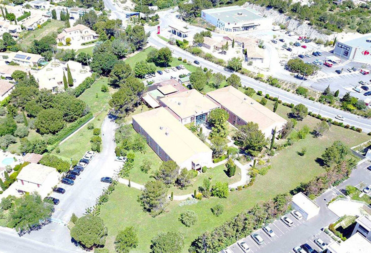 INVESTISSEMENT LMNP - VILLENEUVE-LES-AVIGNON — photo 1