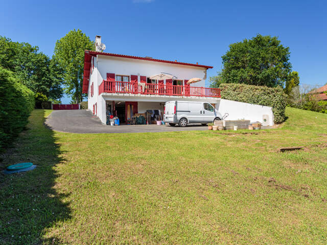 Belle maison basque à ARBONNE, très proche du golf d'Arcangu — photo du bien