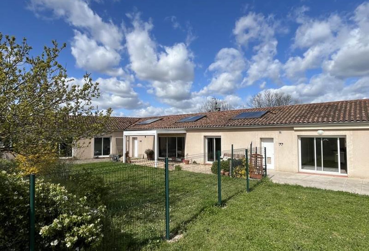 Vente maison 11 pièces 265 m² Carbonne (31390) — photo 1
