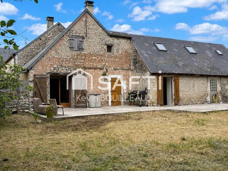 Maison ancienne de 104m2 avec piscine et charme. — photo 1