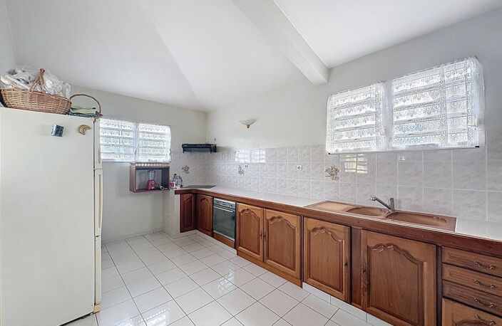 SAINTE-ANNE : Immeuble de rapport idéalement situé avec Fort potentiel locatif — photo 3