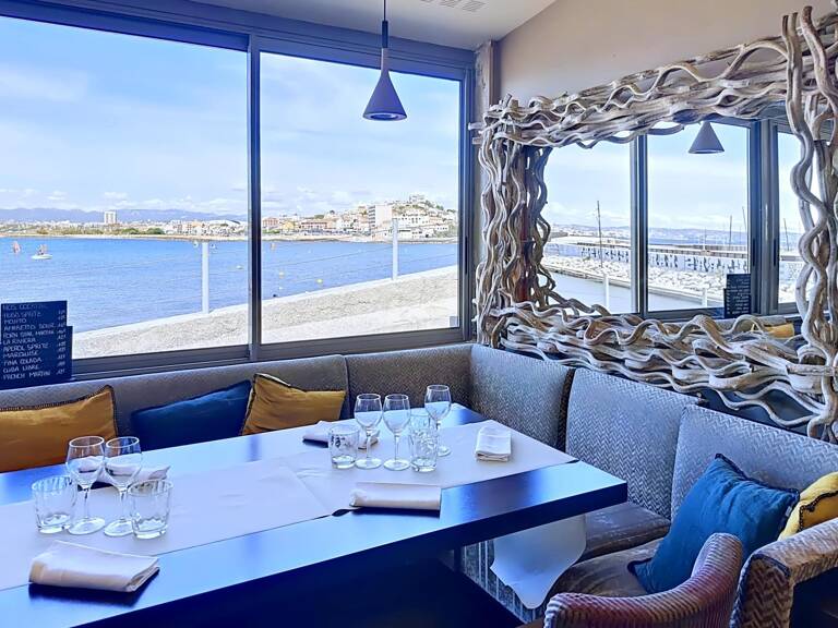 Restaurant 8eme Arr, vue mer et rade de Marseille — photo 1