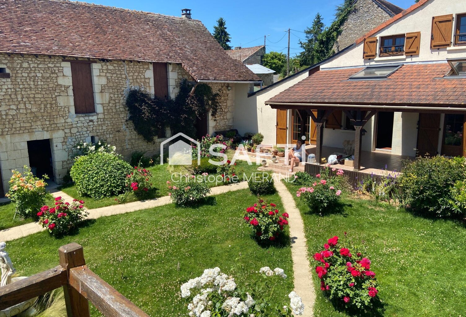 RARE PROCHE DU CENTRE DANGÉ — photo 1