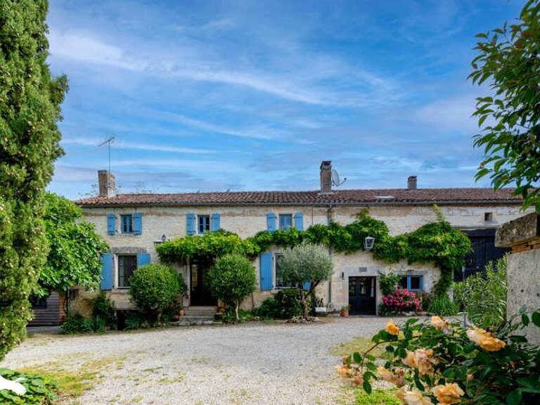 Maison en pierre de 7 pièces principales — photo 1