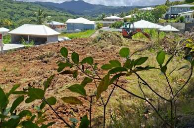 Terrain  84000 €