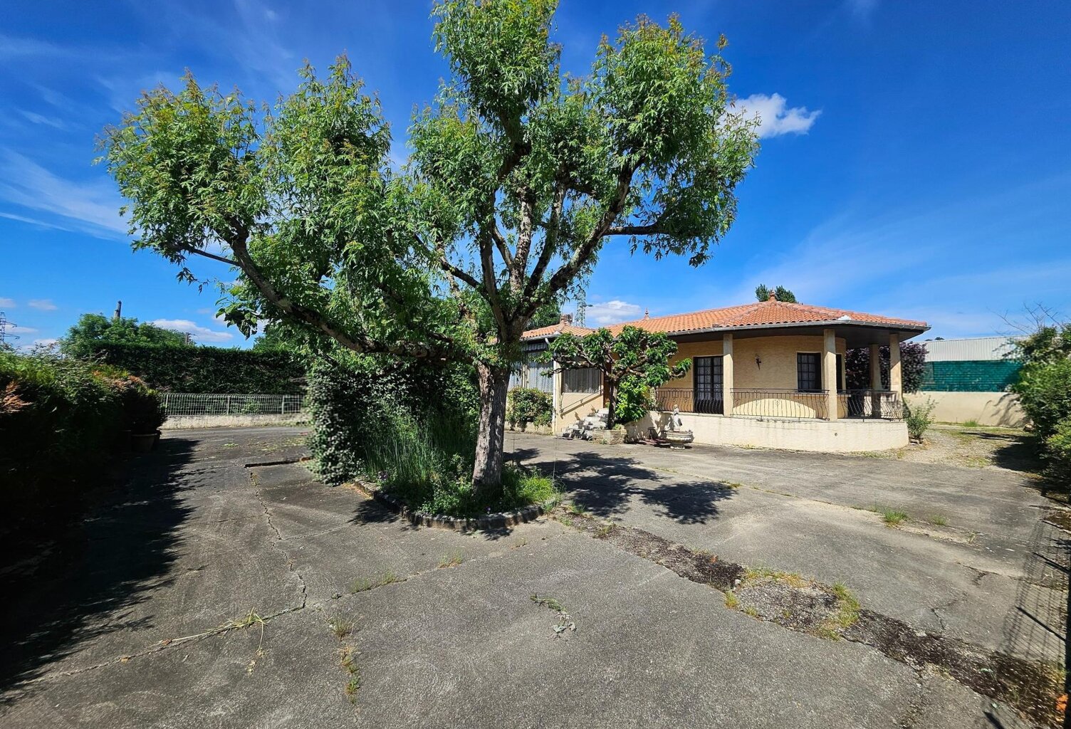 MAISON DE VILLAGE AVEC UN DOUBLE GARAGE — photo 1