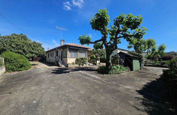 MAISON DE VILLAGE AVEC UN DOUBLE GARAGE — photo 2