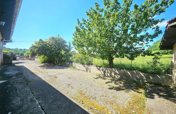 MAISON DE VILLAGE AVEC UN DOUBLE GARAGE — photo 4