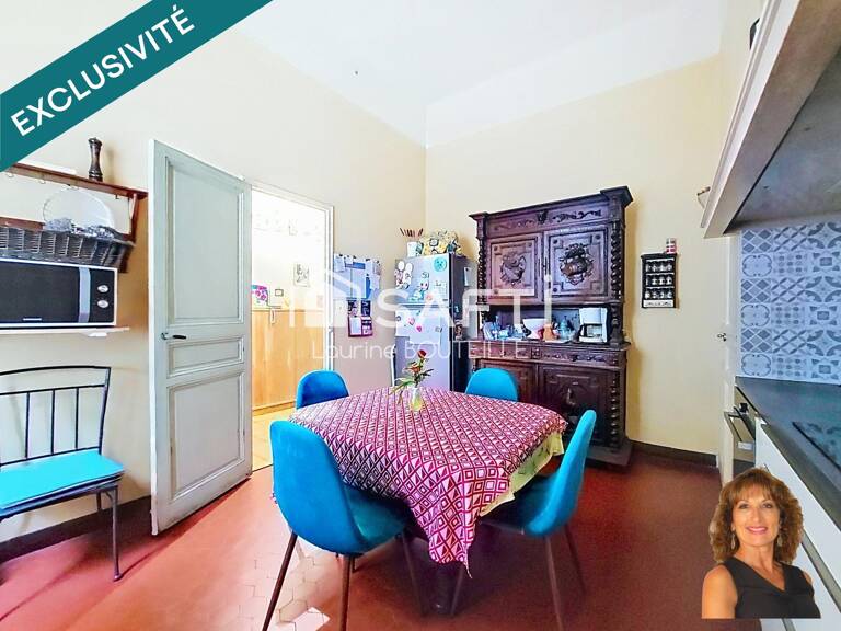 Maison de ville avec extérieur, stationnement et dépendance indépendante en plein centre ville! — photo 1