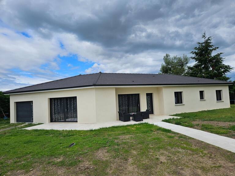 Maison récente  de plain pied 165 m² Saint Remy en rollat — photo 1