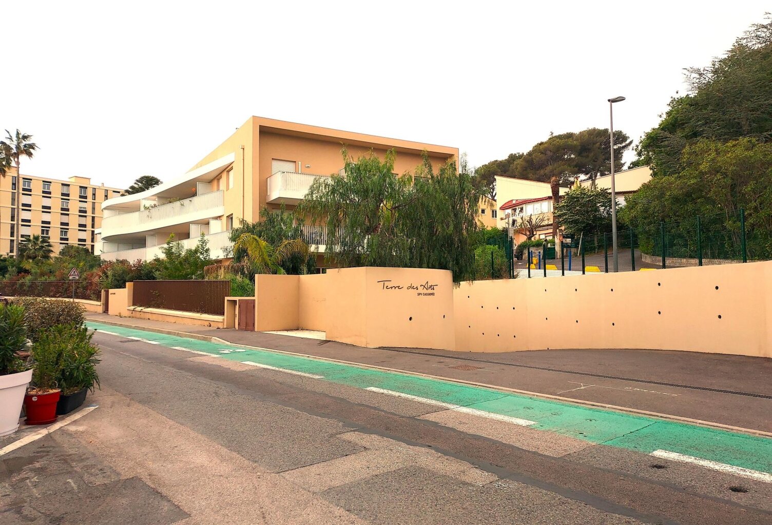Garage sécurisé dans résidence récente — photo 1