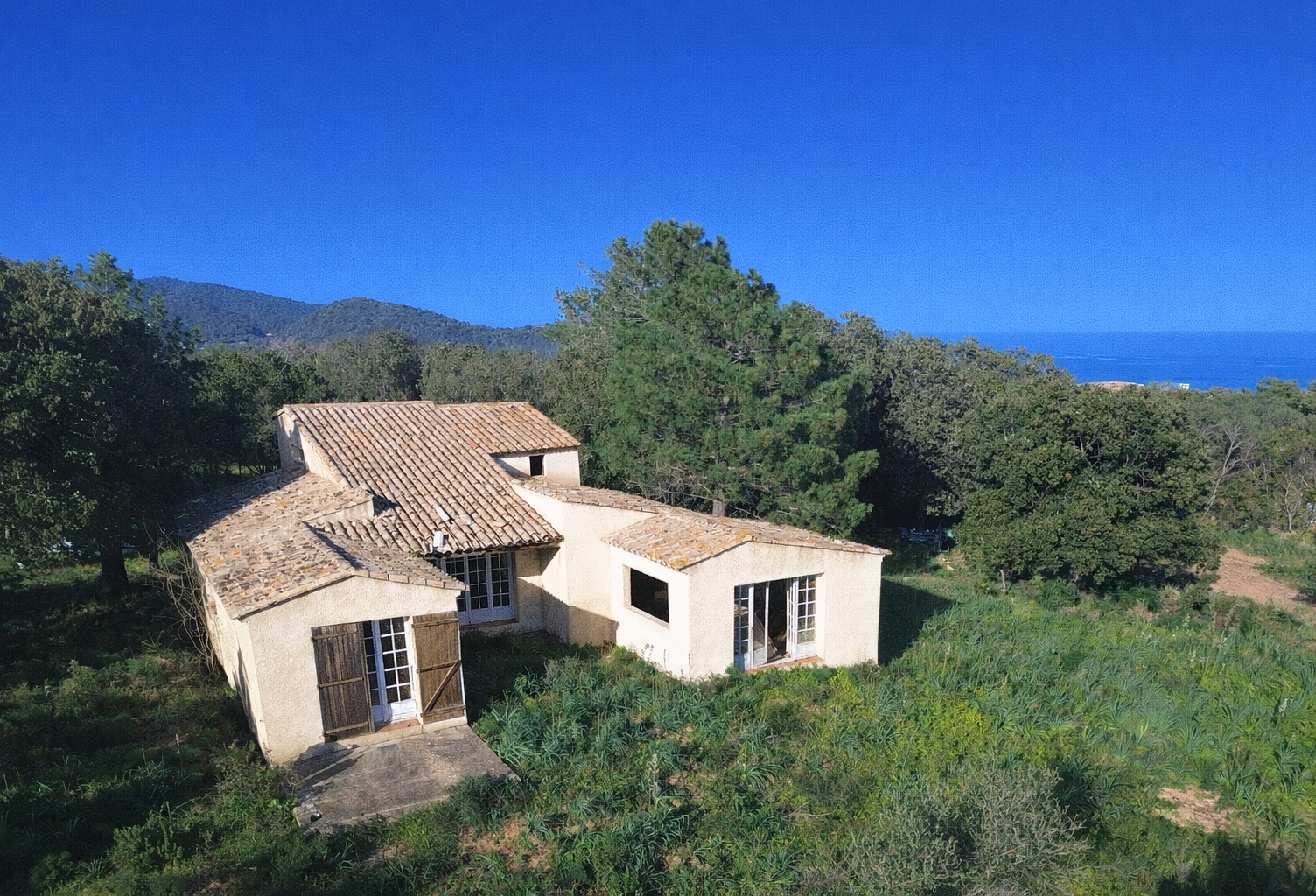 BIEN RARE, MAISON FAÇON HACIENDA ENTIÈREMENT À RÉNOVER AVEC — photo 1