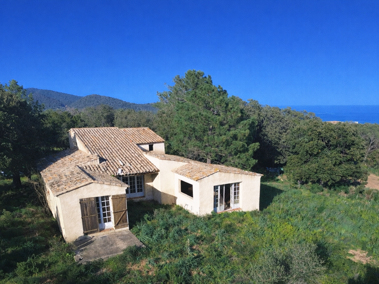 BIEN RARE, MAISON FAÇON HACIENDA ENTIÈREMENT À RÉNOVER AVEC — photo 1
