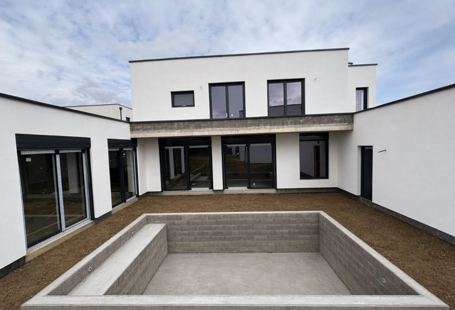 Maison avec gros oeuvre clos couvert — photo 1