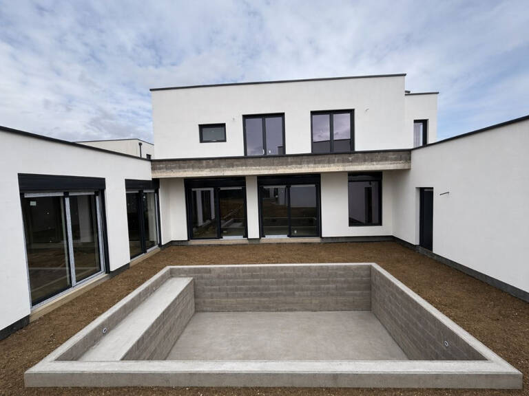 Maison avec gros oeuvre clos couvert — photo 1