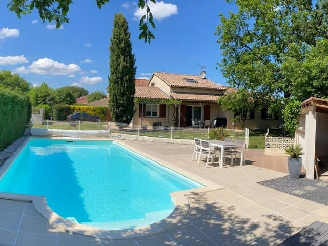 Maison T5/6 de 126 m2 sur parcelle arborée avec piscine — photo du bien