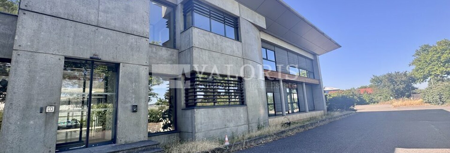 Commerce  3204 m² à louer à Décines-Charpieu (69150)