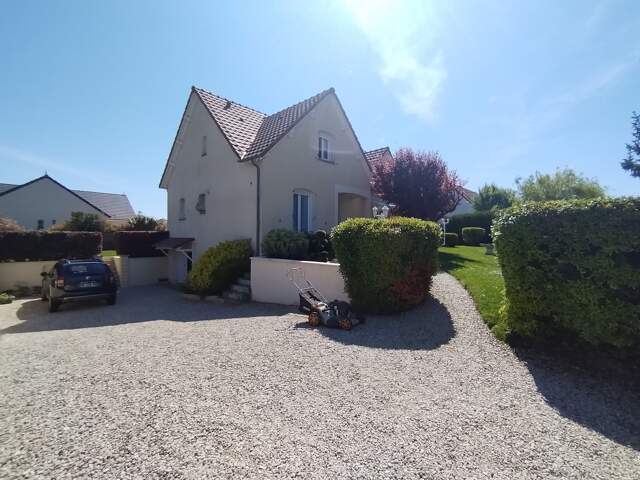 SPACIEUSE MAISON FAMILLIALE — photo du bien