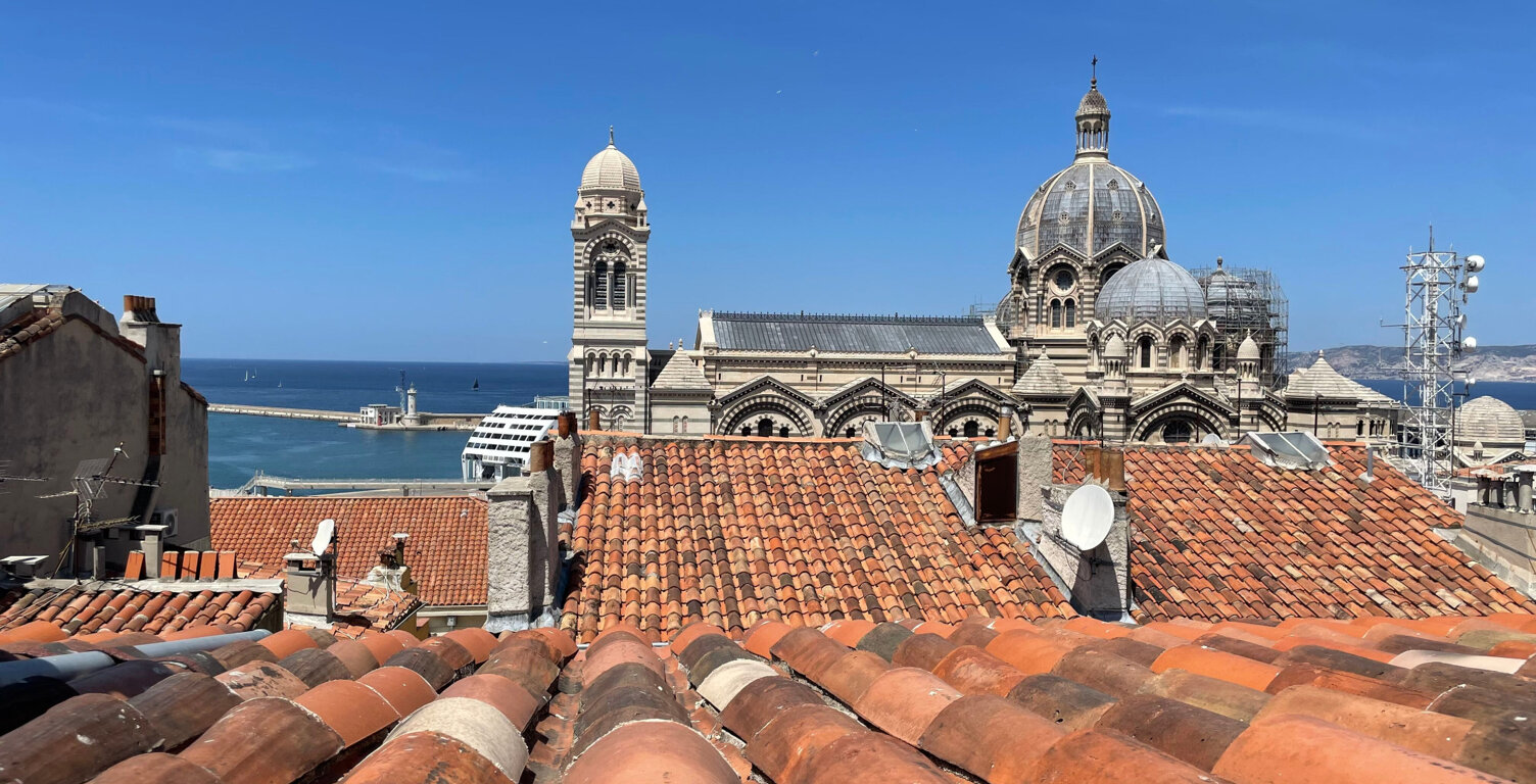 Studio meublé 20m2 dans le Panier dernier étage vue mer — photo 1