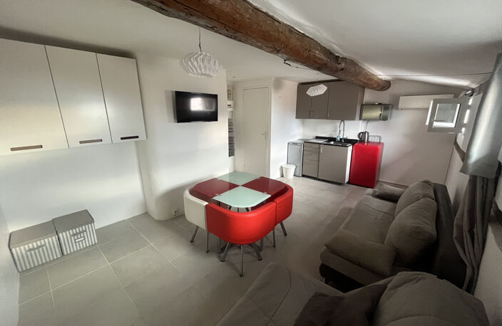 Studio meublé 20m2 dans le Panier dernier étage vue mer — photo 2