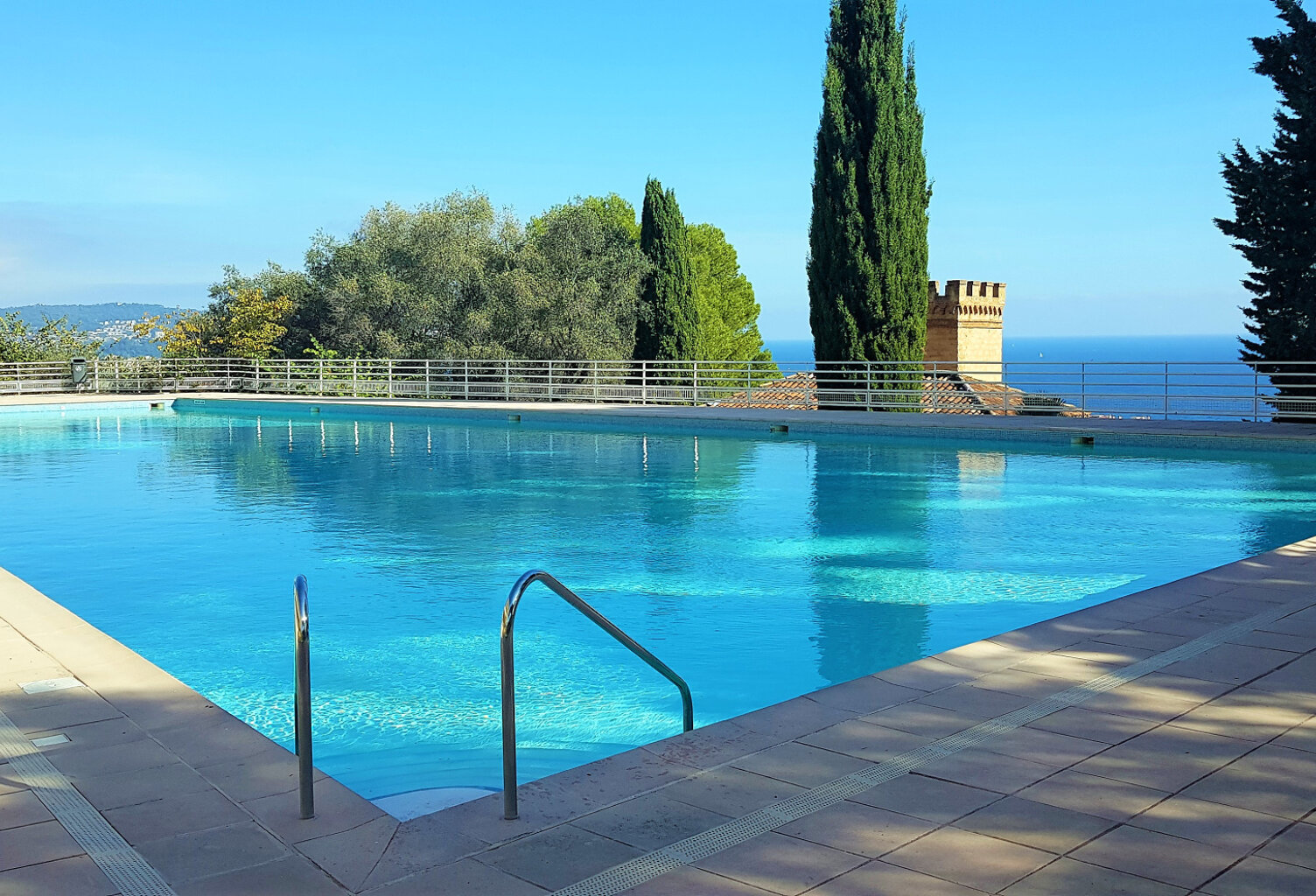 ABBAYE DE ROSELAND - 3 PIECES PRINC - TERRASSES - PISCINE - TENNIS — photo 1