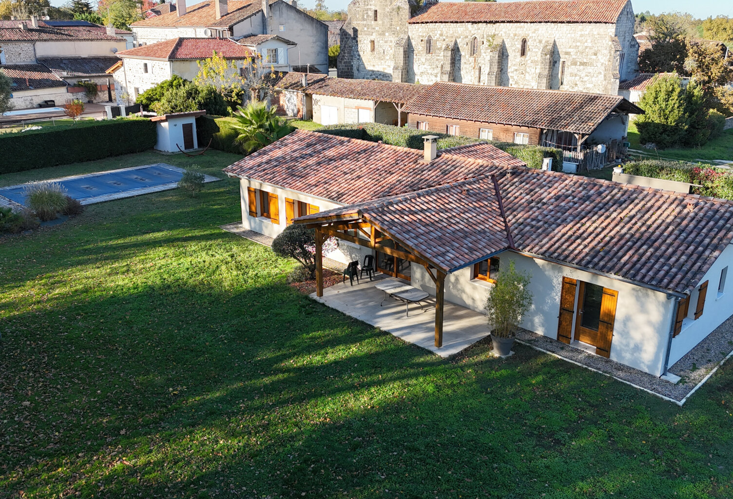 Maison contemporaine avec piscine — photo 1