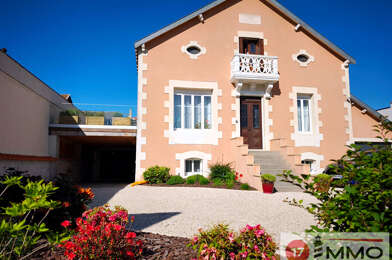 Maison 8 pièces 867260 €