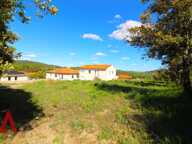 Rare à Gabian  Magnifique terrain viabilisé de 640 m² avec vue dominante sur le Château de Cassan et panorama exceptionnel  140 800  — photo 3