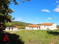 Rare à Gabian  Magnifique terrain viabilisé de 640 m² avec vue dominante sur le Château de Cassan et panorama exceptionnel  140 800  — photo 4